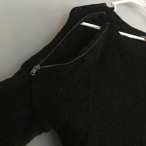 Black Express Sweater - Picture 2 of 4
